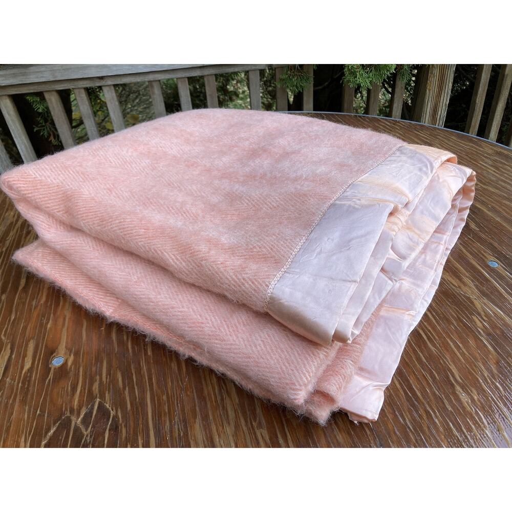 74" X 80" 100% Wool Blanket Made in USA by Kenwood Vintage Rare Salmon Pink MCM